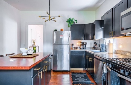 Italian Village House | Short North - Convention - King Bed - Free Parking