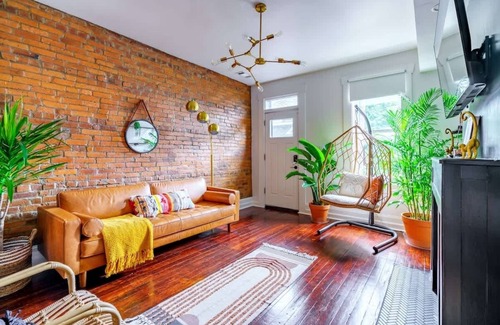 Italian Village House | Short North - Parking Free - Convention - King Bed