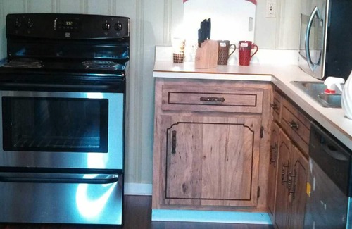 Alverton Condo | Short or Extended Stay: BEAUTIFULLY RESTORED COLONIAL MANSION