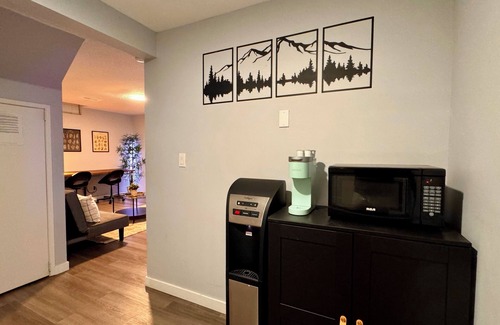 Calgary Apartment | Short or Long Term | Pet Friendly | Dog Park | King Bed | Workspace for 2