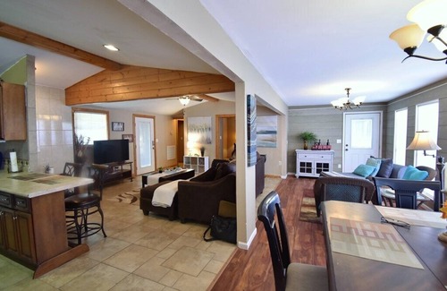 Alpine House | Short's Landing at 505 West. Murphy