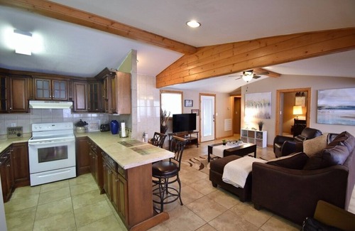 Alpine House | Short's Landing at 505 West. Murphy