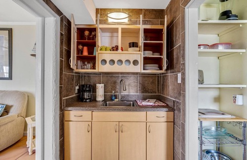 Flagler Beach House | Short Stroll to Beach | Dog-Friendly Free Parking Ocean Views | Closernto Dining & Shops | Free Wi