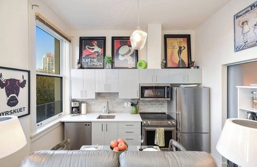 Downtown Victoria Condo | SHORT TERM RENTAL AVAILABLE *5 Day Minimum* Live like the locals!