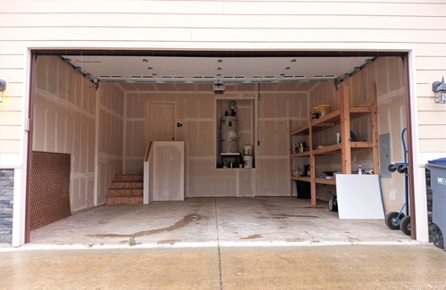 West Hills House | Short Term Rental - Close to St. Michael Hospital