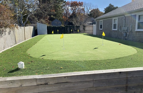 Bass River House | Short Walk to Beaches, Restaurants, and Fun. Onsite Putting Green. Sleeps 6-12.