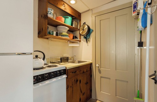 York Beach Cottage | Short walk to Short Sands and Long Sands Beaches! Affordable vacation in York!
