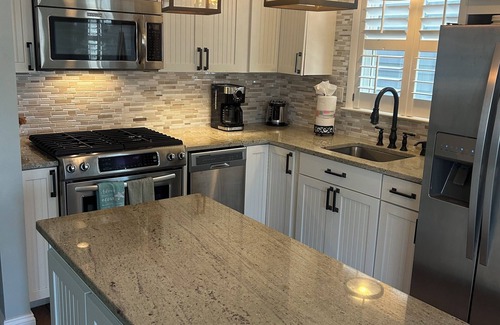 South End Condo | Short walk to the beach from this updated condo!