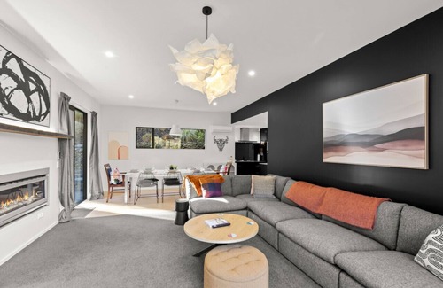 Arthur's Point House | Shotover View - family friendly close to Coronet Peak
