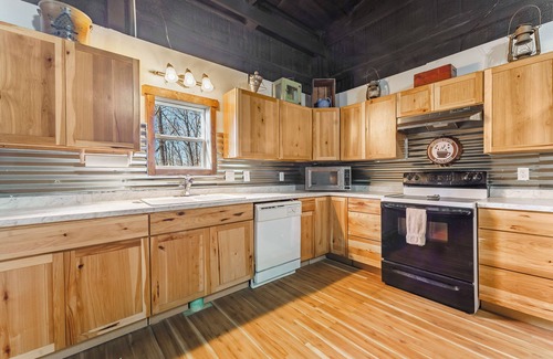 Garfield House | Shouse near in the woods near Beaver Lake