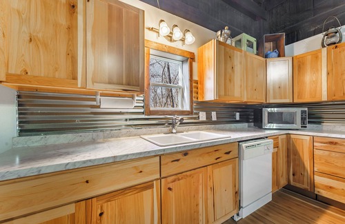 Garfield House | Shouse near in the woods near Beaver Lake