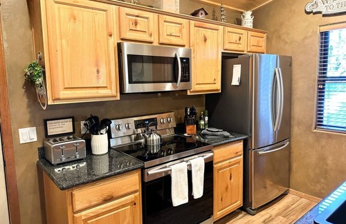 Show Low Cabin | Show Low Cottage Hideaway-Cozy Cabin w/Fireplace