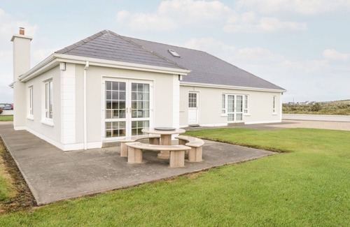 Saula Cottage | SHRAIGH BEACH, family friendly in Belmullet, County Mayo