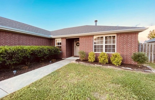 Bentonville House | Shred Shed- Sleeps 10- Near Trails- Bentonville