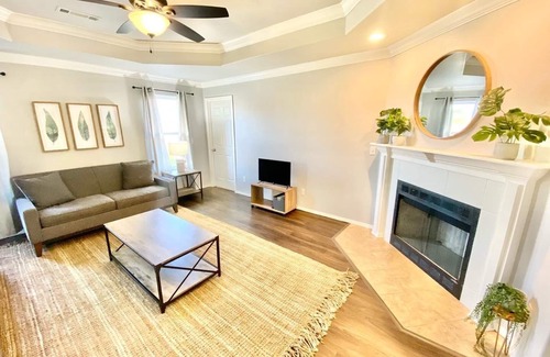 Bentonville House | Shred Shed- Sleeps 10- Near Trails- Bentonville