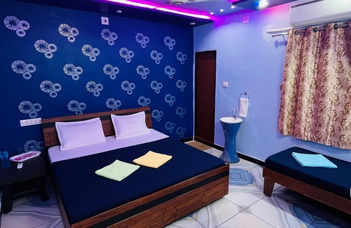 Rajpipla Hotel | Shree keshrinandan home stay