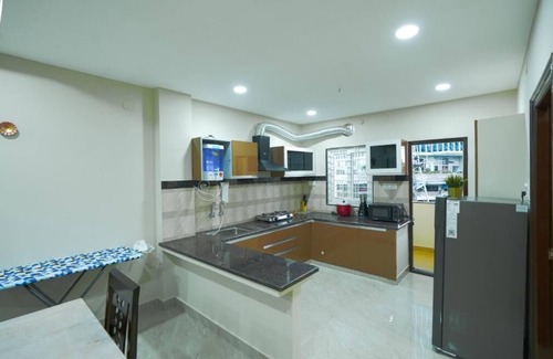 Manikonda Hotel | Shreshtam Apart Hotel Khajakuda