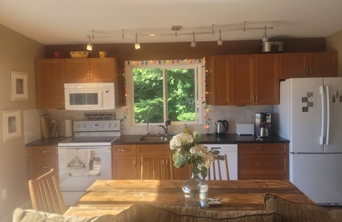 Blind Bay House | SHUSWAP STOP-Family Sized Lakeview Guest House w/Beach Access Golf & Fine Dining
