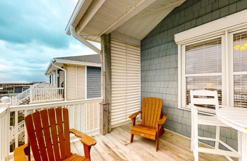 Atlantic Beach Apartment | Shutters 303