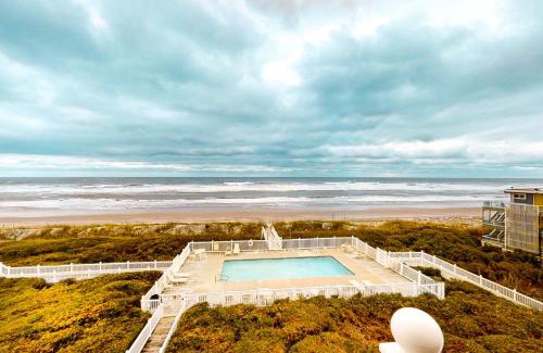 Atlantic Beach Apartment | Shutters 303