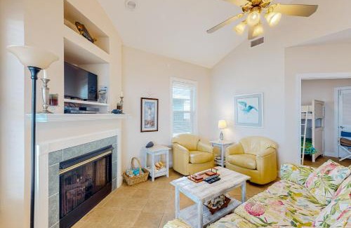 Atlantic Beach Apartment | Shutters 303