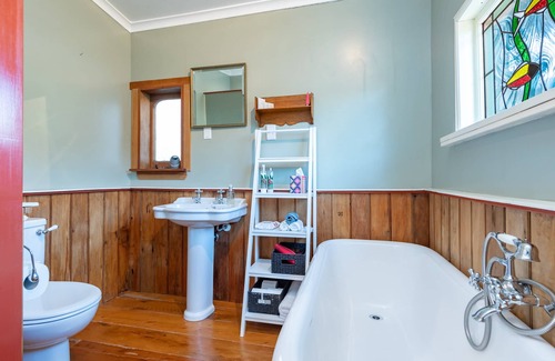 Greytown Bed & Breakfast | Shy Cottage - Boutique accommodation in Greytown