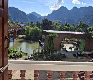 Vang Vieng Bed & Breakfast | Si Chaluen Kham