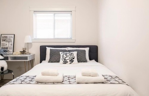 Richmond House | Si & Daniel Home Near YVR Airport & Skytrain Separate Entry Free Parking