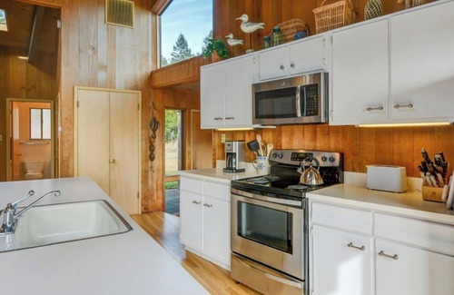 Sea Ranch House | Sibley | Beautiful Ocean Views & Hot Tub!