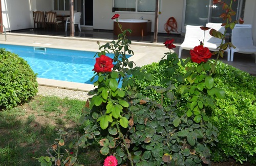 Side Apartment | SIDE - BABYLON APARTMENTS W/PRIVATE POOL