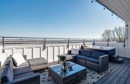 Nashville House | Side by Side Nash Homes - Relaxing Rooftop Patios