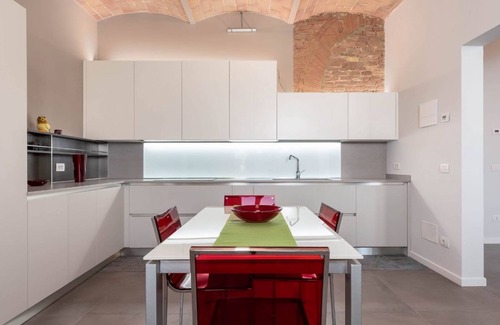 Siena Historical Center Apartment | Siena Historic Center Stylish Flat with Balcony!