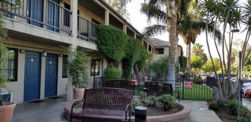 Bloomington Hotel | Sierra Crossing Motel