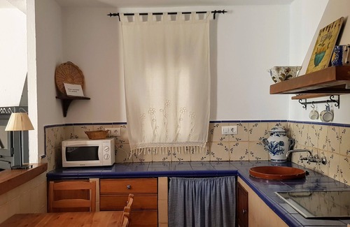 Prado del Rey House | Sierra de Grazalema, 2-6 people, town center, pool, garden, wifi.