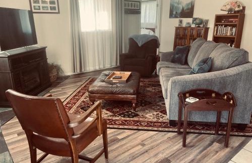 Ahwahnee House | Sierra Sunset Cottage -Yosemite area vacation cottage