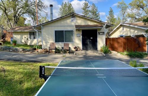 Ahwahnee House | Sierra Sunset Cottage -Yosemite area vacation cottage