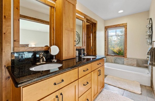 Truckee House | Sierra Vista Haus- Truckee/Tahoe- Relaxing Mountain Retreat