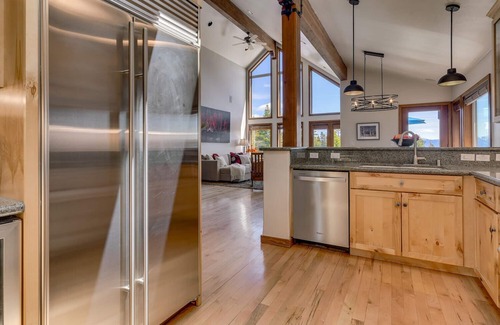 Talmont House | Sierra Vista - Lakeview - TLUXP