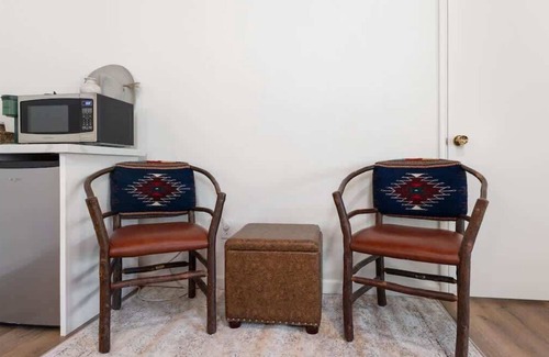 Springville Apartment | Sierra Vista Room 8 Camp Nelson Lodge, Remote Stay