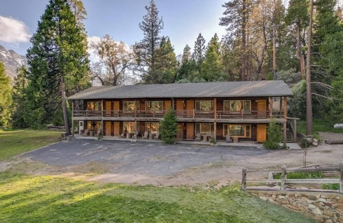 Springville Apartment | Sierra Vista Room 8 Camp Nelson Lodge, Remote Stay