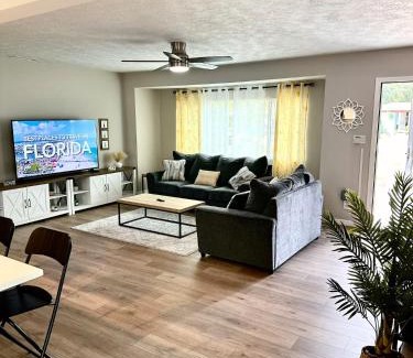 South Sarasota House | Siesta Beach Getaway - Minutes to Beach, Shops, Dining