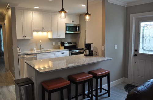 Siesta Key Villa | Siesta Breeze Villa: Relax by the Pool, stroll to the Beach or Village
