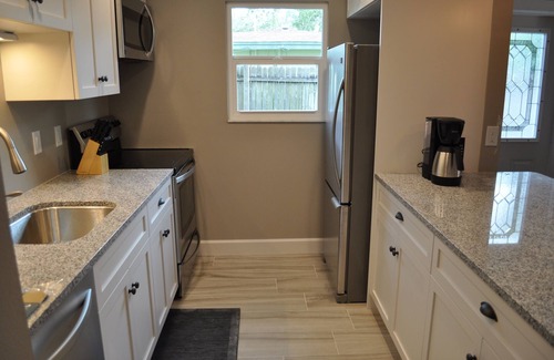 Siesta Key Villa | Siesta Breeze Villa: Relax by the Pool, stroll to the Beach or Village