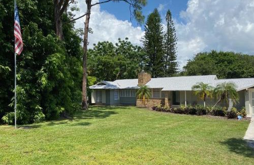South Sarasota House | Siesta Key Waterfront Estate heated Pool Privacy!