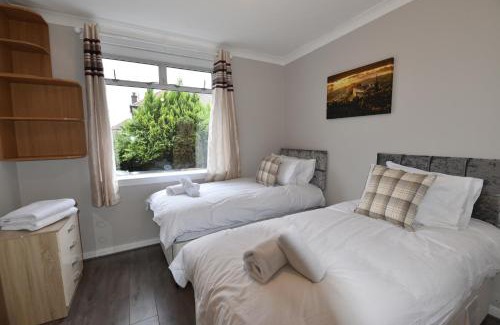 Sighthill Villa | Sighthill 3 Bedrooms with Private Garden
