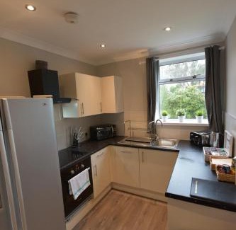 Sighthill Villa | Sighthill 3 Bedrooms with Private Garden