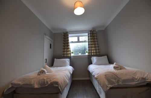 Sighthill Villa | Sighthill 3 Bedrooms with Private Garden