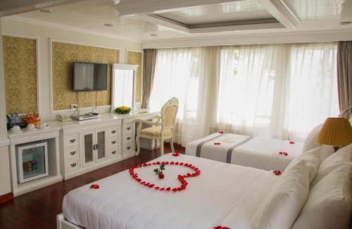 Bai Chay Boat Rental | Signature Halong Cruise
