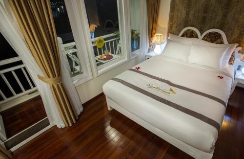 Bai Chay Boat Rental | Signature Royal Halong Cruise