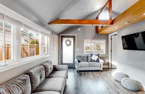 Lincoln City House | Siletz Bay Getaway